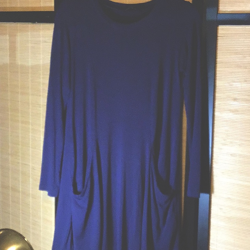 Navy blue jersey dress.